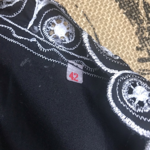 Embroidered Peasant Boho black blouse Sz L EUC - Picture 5 of 5